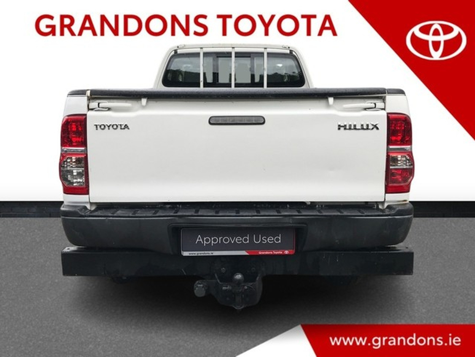 2015 Toyota Hilux - image 4