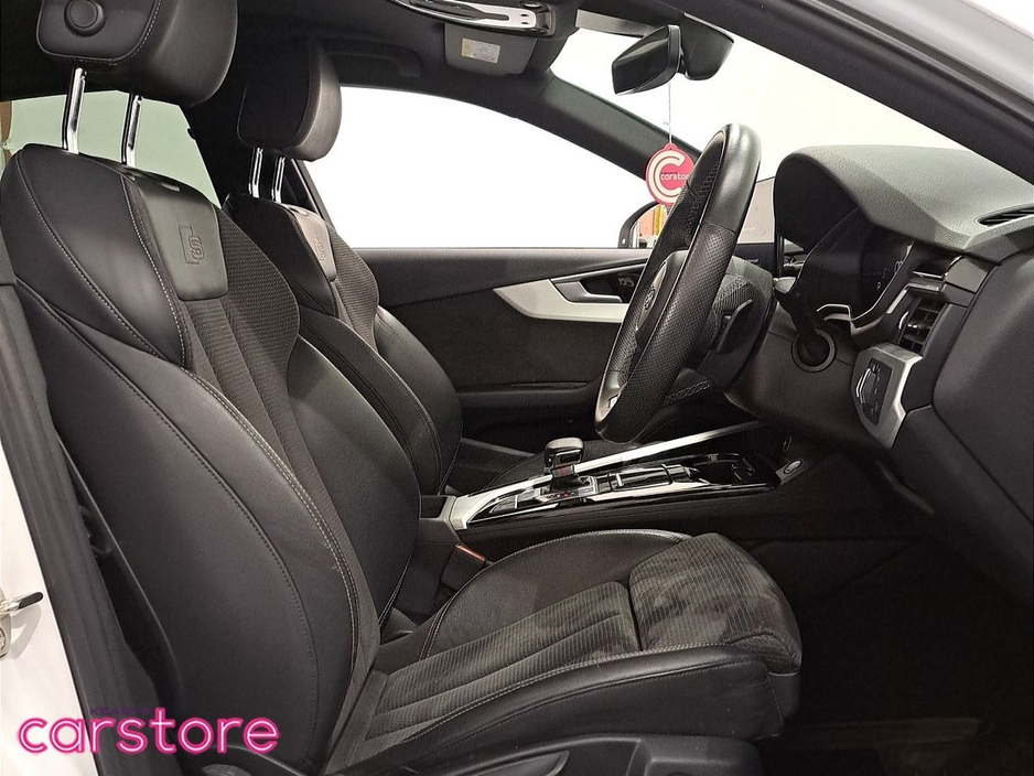 2021 Audi A4 - image 12