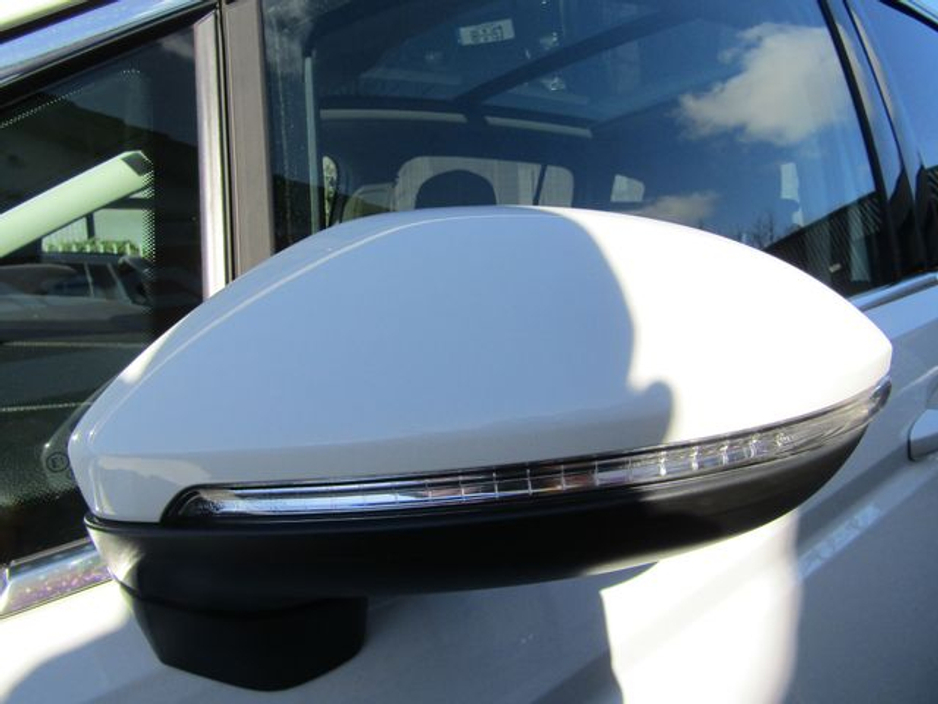 2017 Volkswagen Touran - image 43