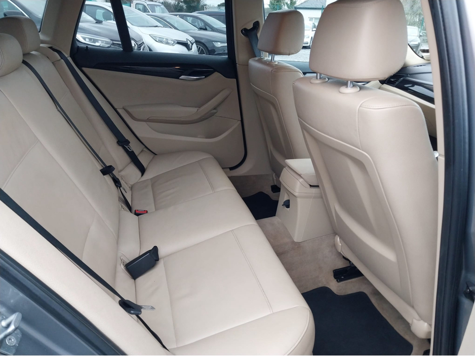 2011 BMW X1 - image 12