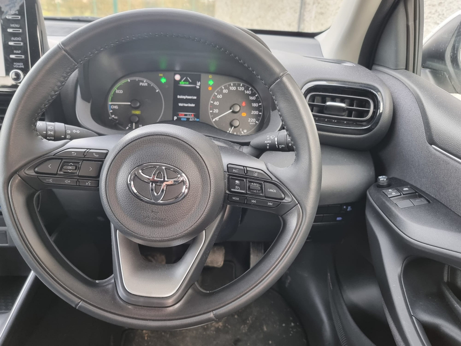 2024 Toyota Yaris - image 22