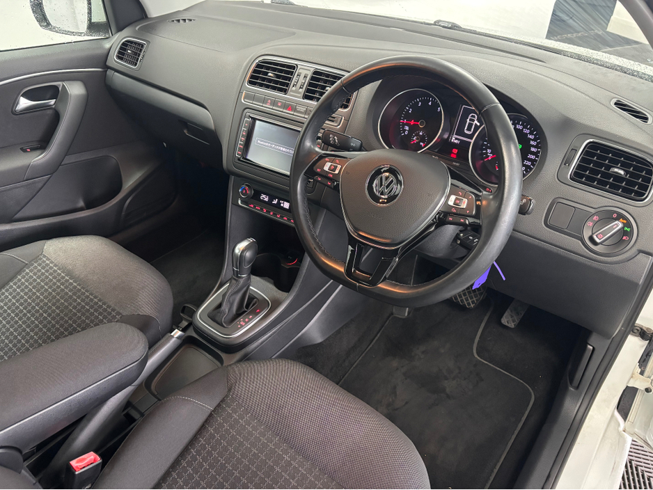 2016 Volkswagen Polo - image 11