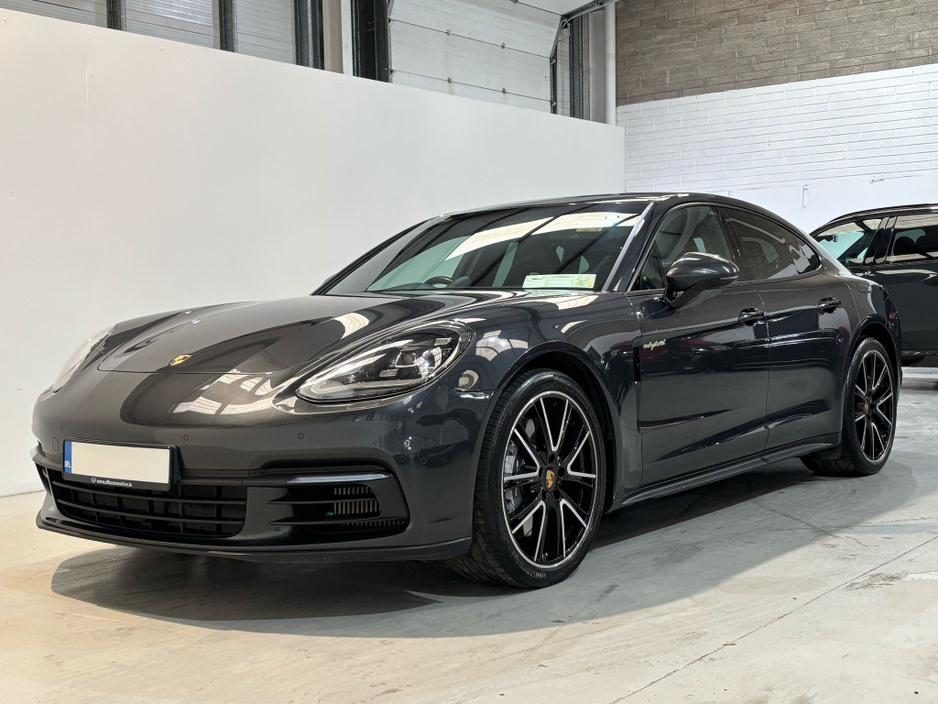 2018 Porsche Panamera - image 12