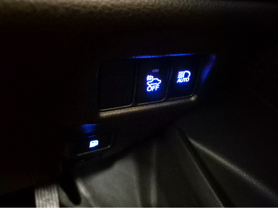 2019 Toyota C-HR **SPORT HYBRID**AUTO**KEYLESS ENTRY AND START**ANDROID/APPLE RADIO MEDIA UNIT**18" DIAMOND CUT ALLOYS**REVERSE CAMERA**HALF LEATHER SEATS**LANE DEPARTURE WARNING**ADAPTIVE CRUISE CONTROL**BLIND SPOT €21,949