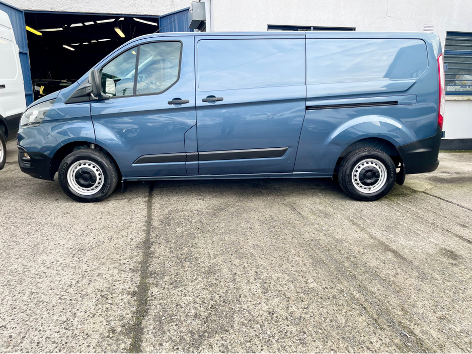 2023 Ford Transit Custom - image 30