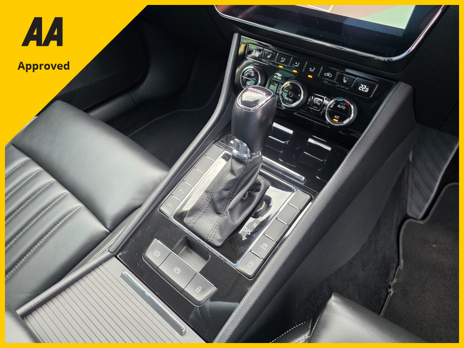 2022 Skoda Superb - image 20