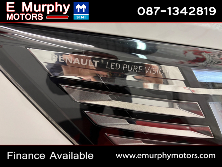 2022 Renault Trafic - image 26