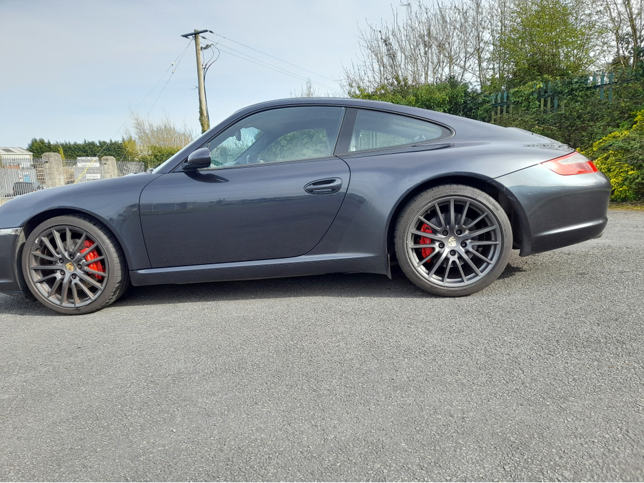 2005 Porsche 911 - image 4