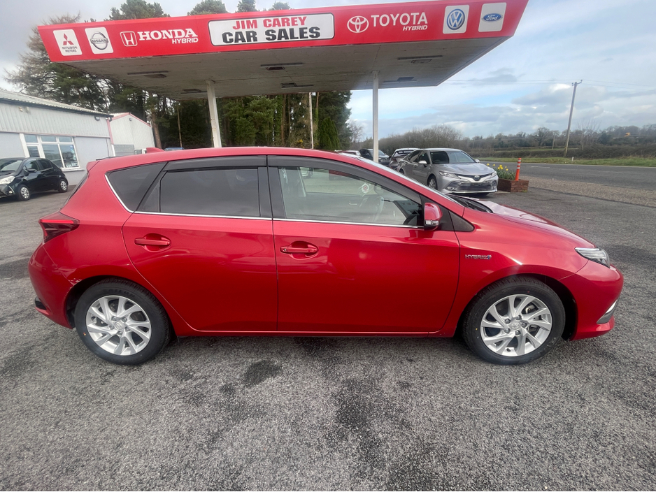 2017 Toyota Auris - image 8