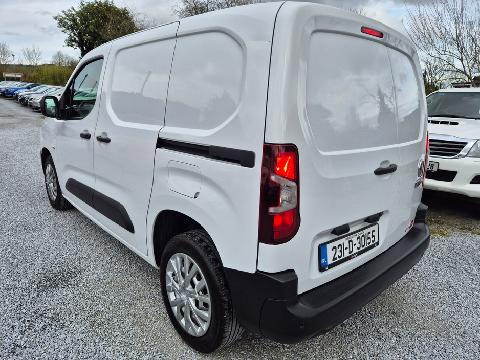 2023 Fiat Doblo - image 13