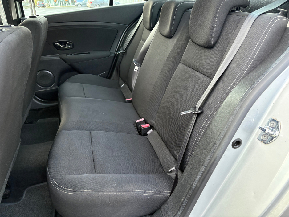 2016 Renault Fluence - image 10