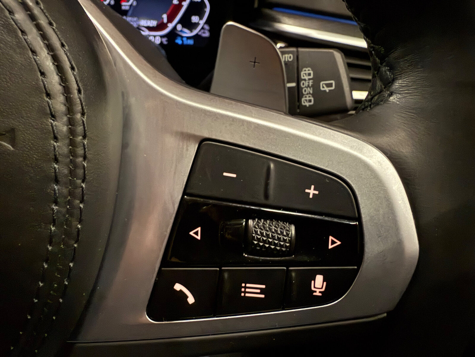 2022 BMW 5 Series - image 23