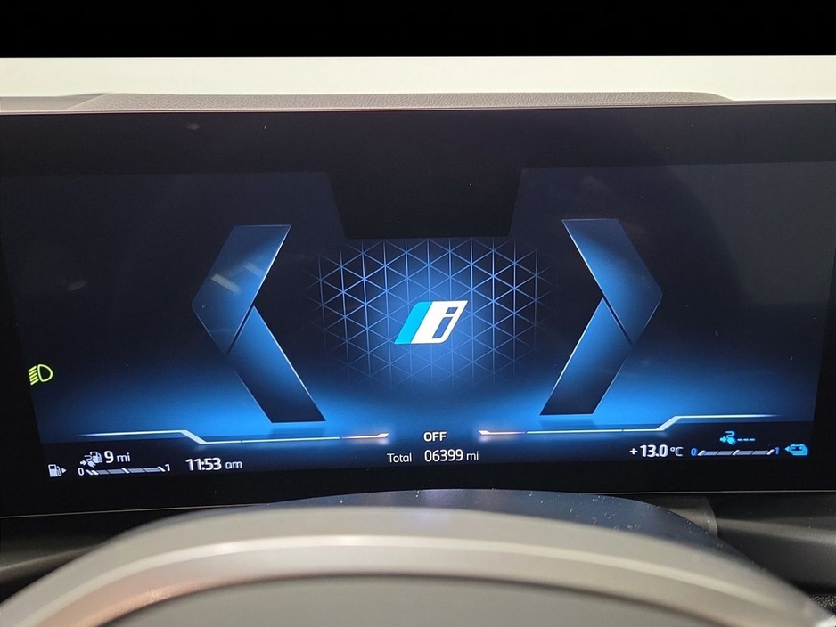 2025 BMW 3 Series - image 9