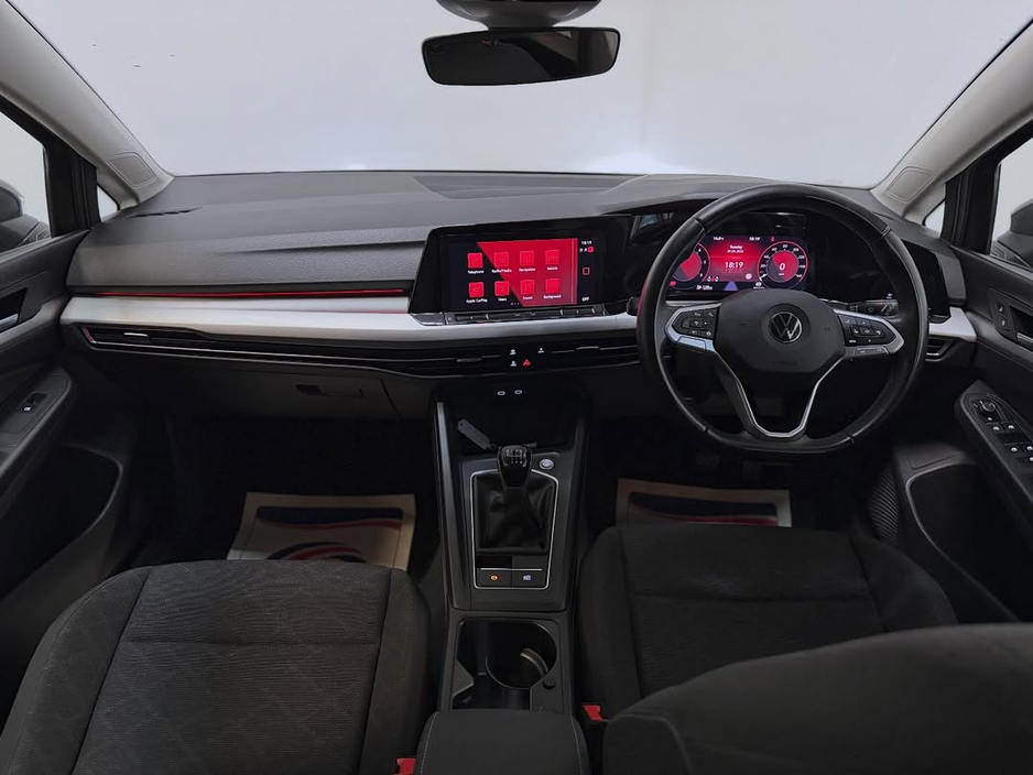 2022 Volkswagen Golf - image 9