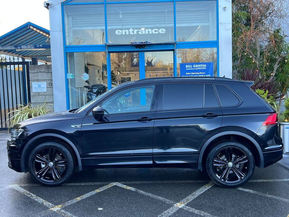 2018 Volkswagen Tiguan R-LINE 2.0 TDI 4MOTION // BLACK EDITION // HEADS-UP DISPLAY // 360 SURROUND PARKING CAMERAS €28,950