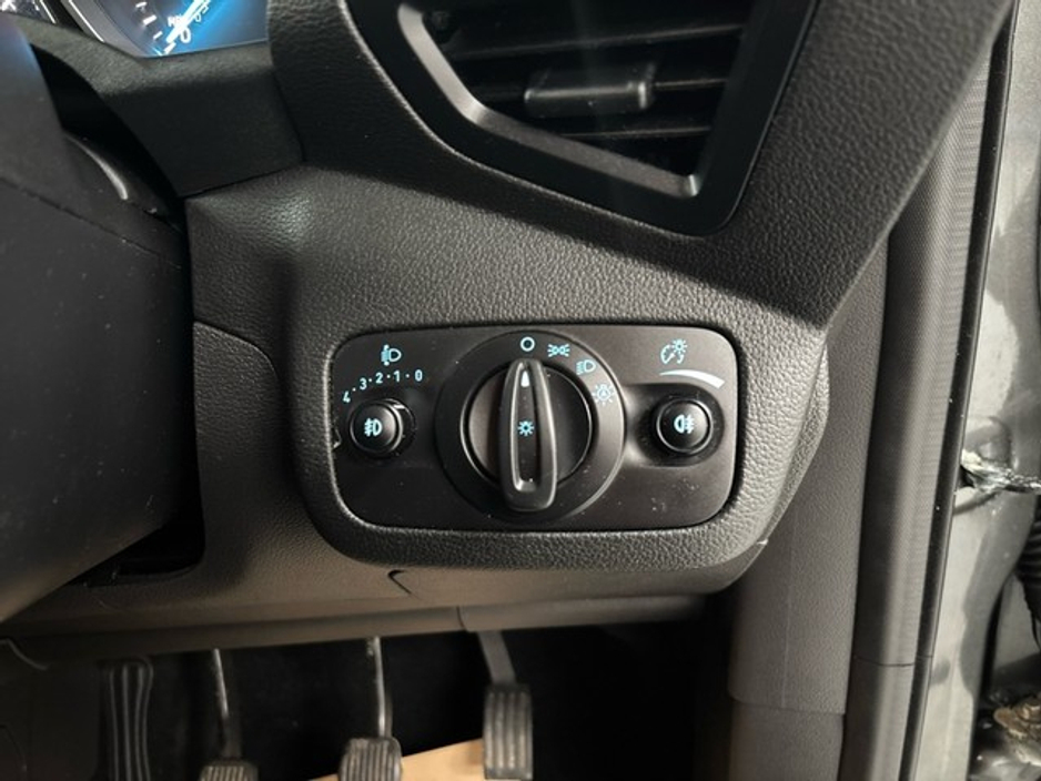 2018 Ford Kuga - image 12