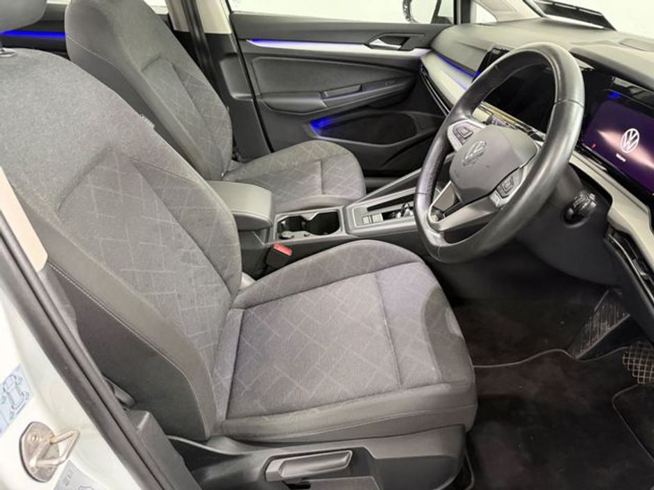 2023 Volkswagen Golf Life 1.0 TSI Mhev 110HP 5 €26,777