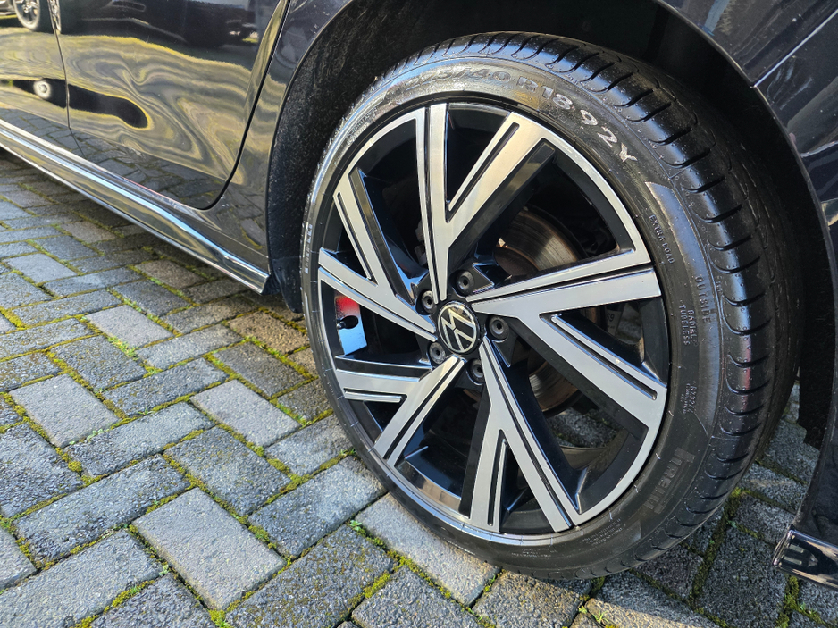 2024 Volkswagen Golf - image 12