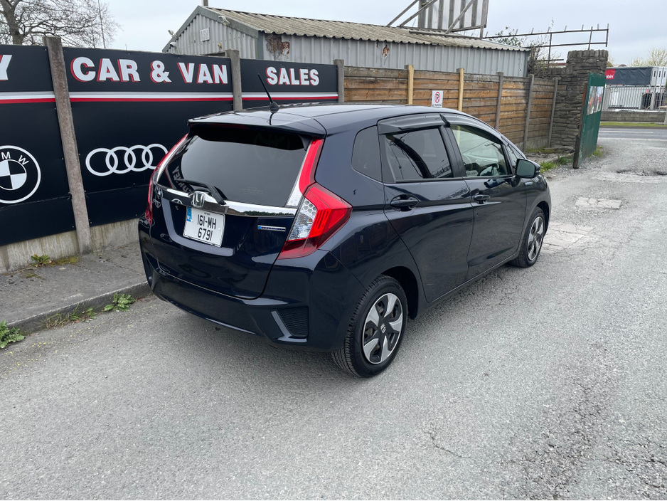 2016 Honda Fit - image 4