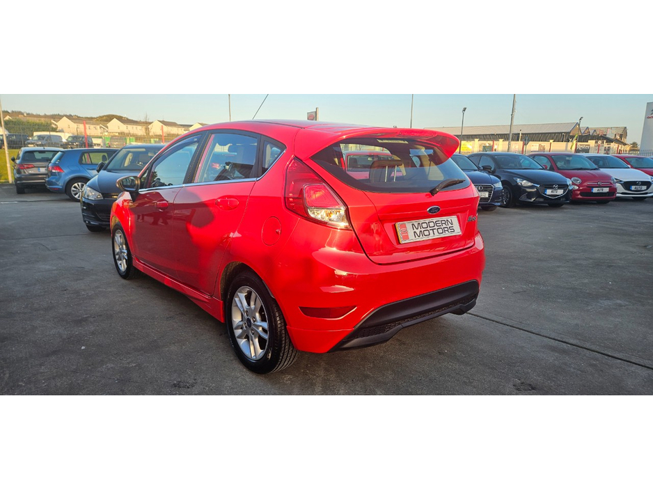 2015 Ford Fiesta - image 14