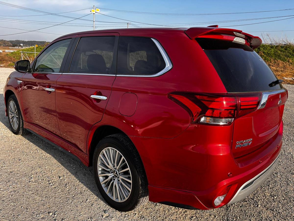 2018 Mitsubishi Outlander - image 9