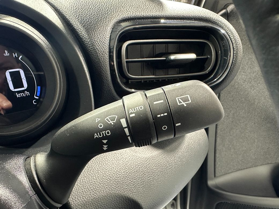 2021 Toyota Yaris - image 19