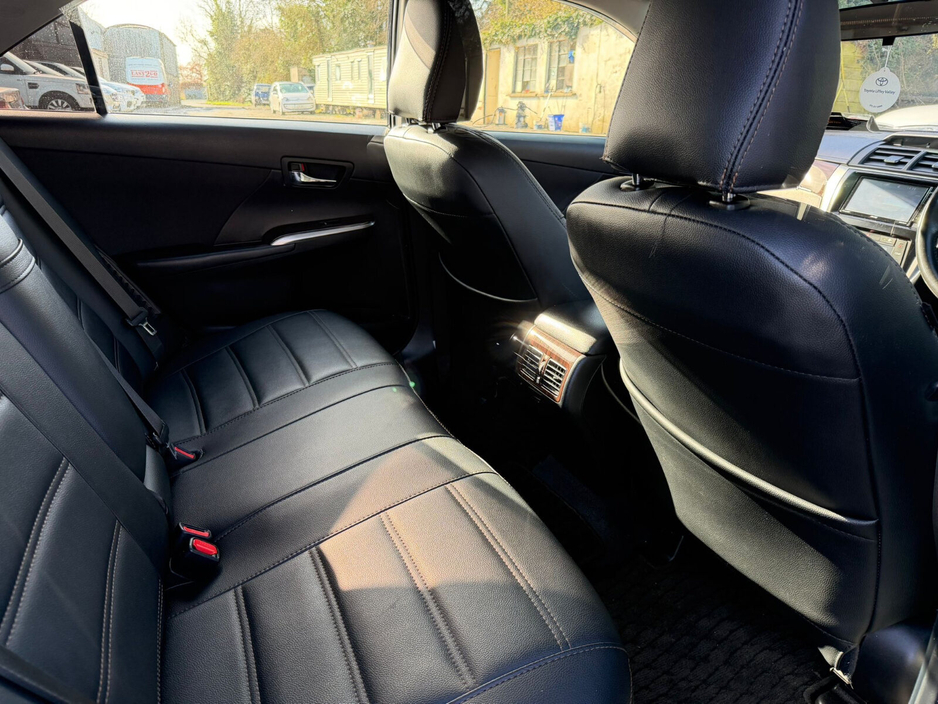 2016 Toyota Camry - image 17