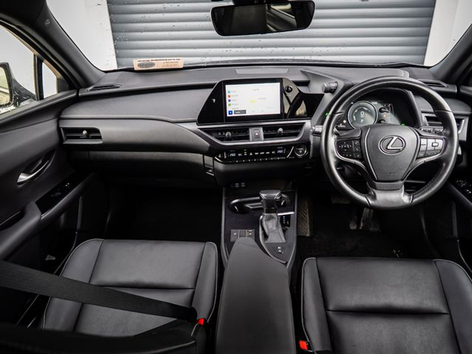 2023 Lexus UX 250 H - image 8