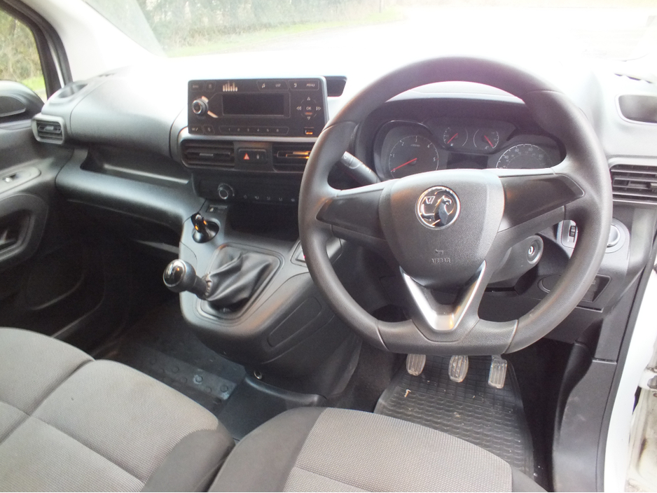 2019 Vauxhall Combo - image 9