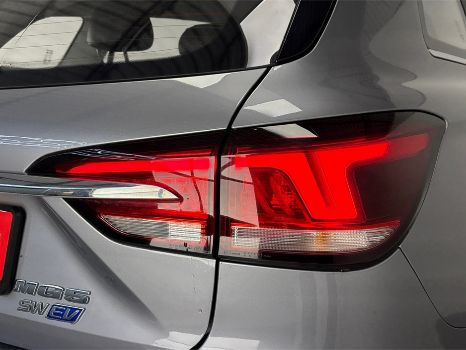 2022 MG 5 EXCLUSIVE**HEATED LEATHER SEATS**SEMI DIGITAL DASH**TOUCHSCREEN INFOTAINMENT**APPLE CAR PLAY**MULTIFUNCTIONAL STEERING WHEEL**CRUISE CONTROL**REVERSE CAMERA**PARKING SENSORS**KEYLESS START**ISOFIX** €18,995