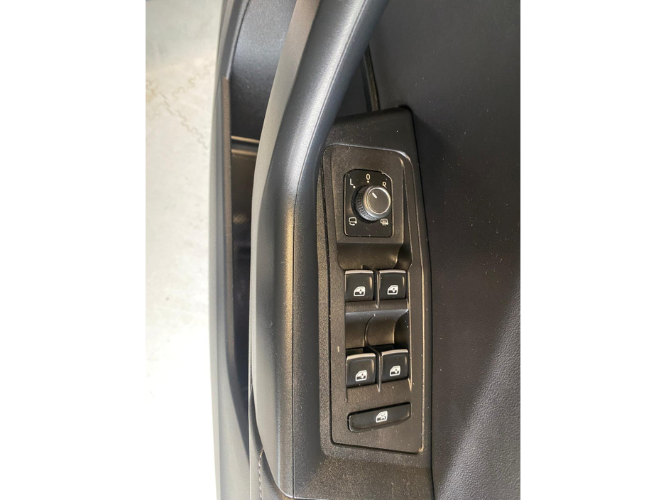 2023 Volkswagen T-Roc - image 22