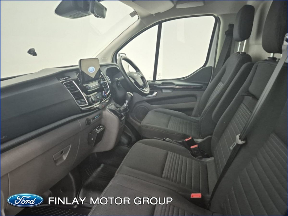 2023 Ford Transit Custom - image 4