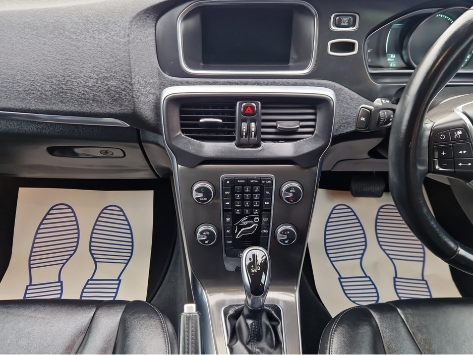 2015 Volvo V40 2015 T4 1.6 AUTOMATIC €12,495