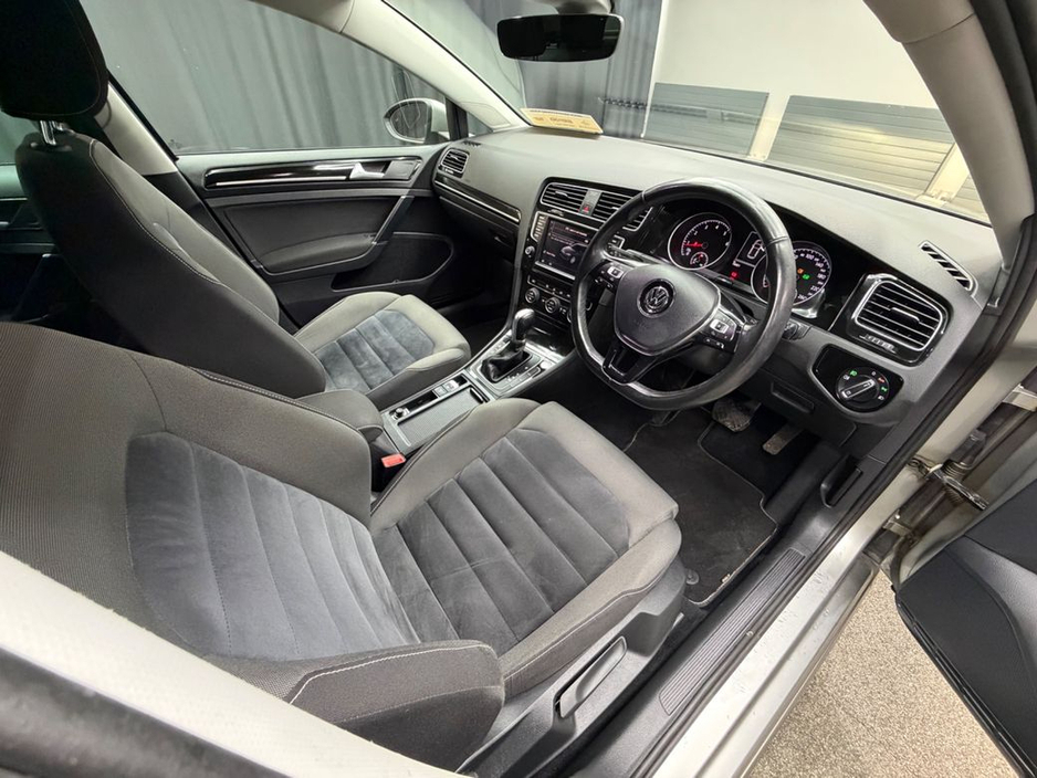 2017 Volkswagen Golf - image 20