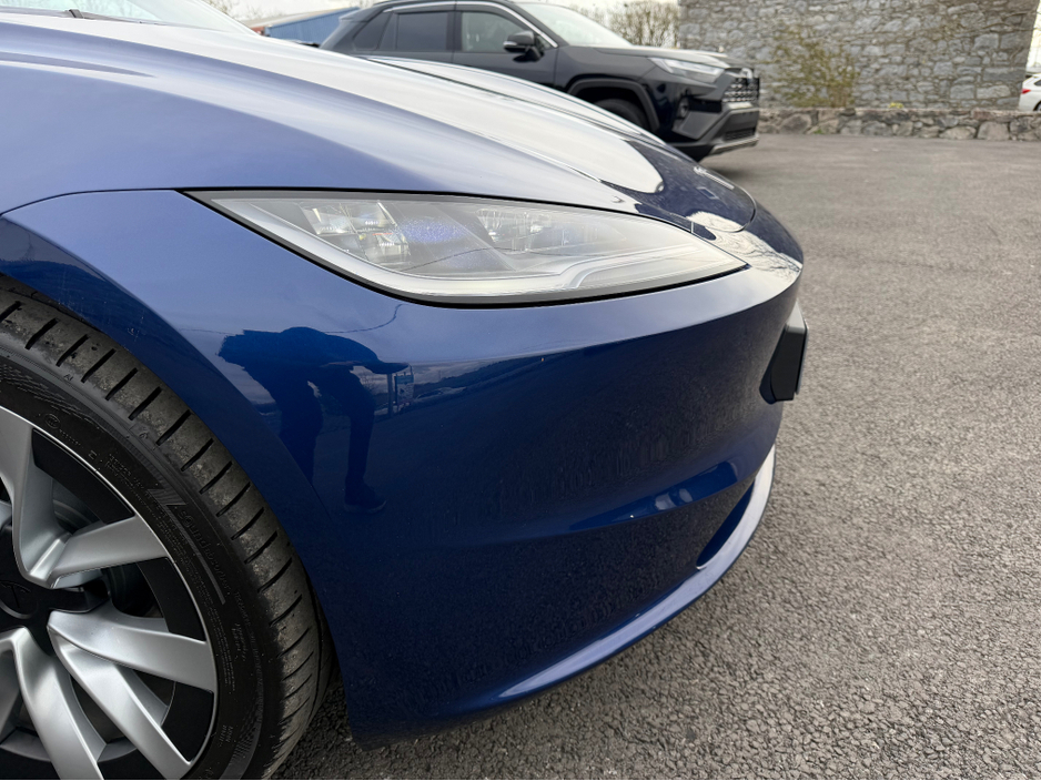 2025 Tesla Model 3 - image 9