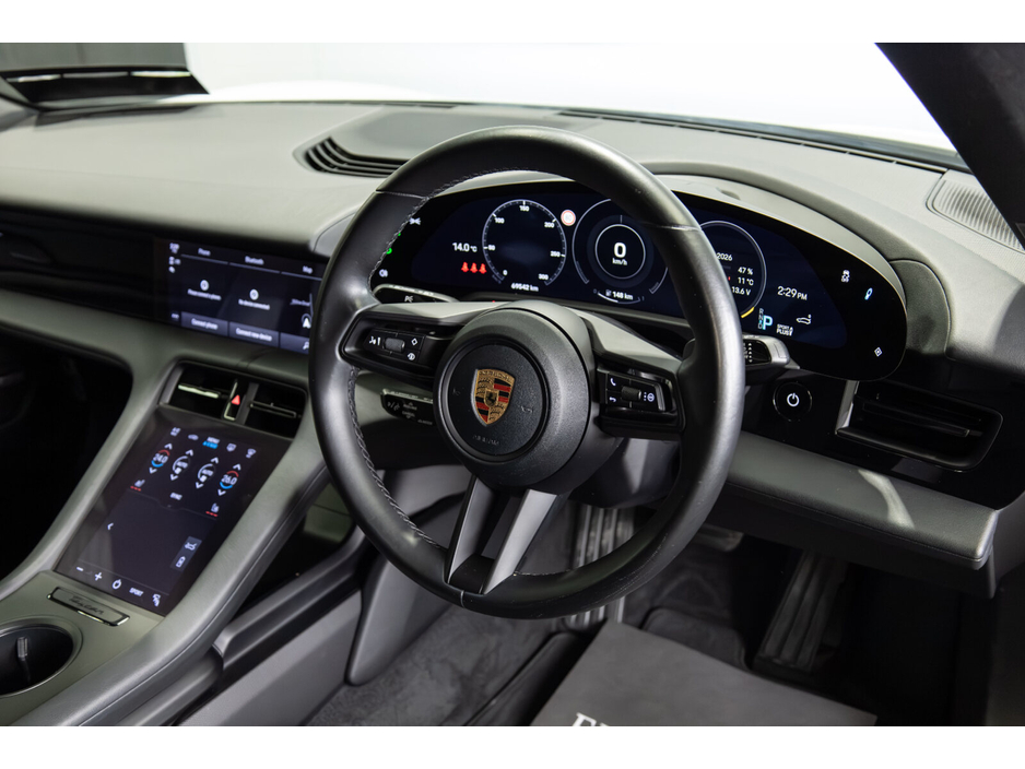 2022 Porsche Taycan - image 9