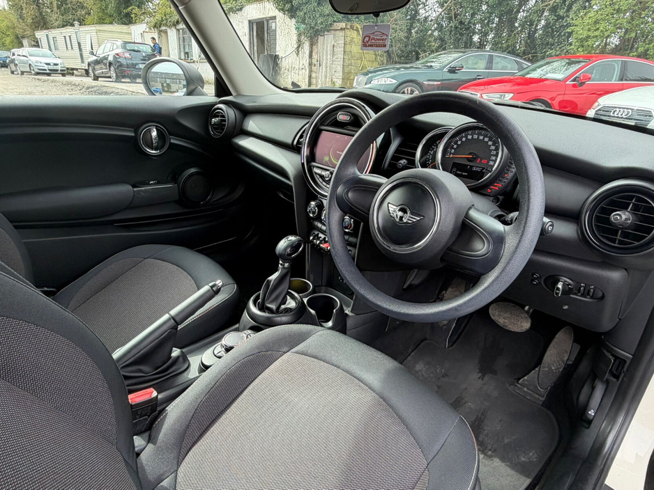 2016 MINI Hatch - image 14