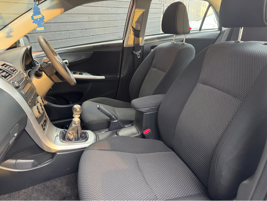 2013 Toyota Corolla - image 10