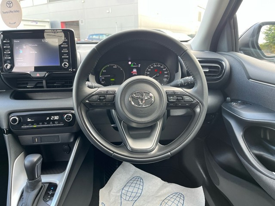 2023 Toyota Yaris - image 9