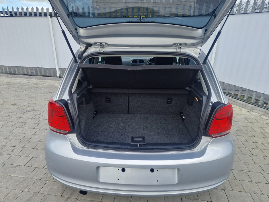 2013 Volkswagen Polo - image 9