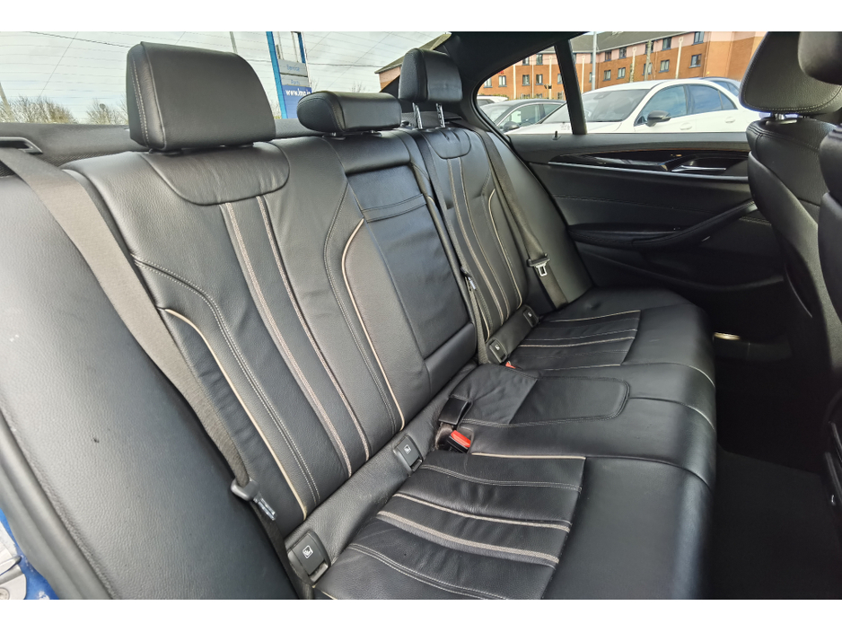 2017 BMW 5 Series - image 10
