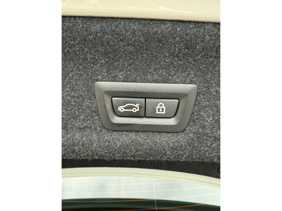 2019 BMW 3 Series - image 24