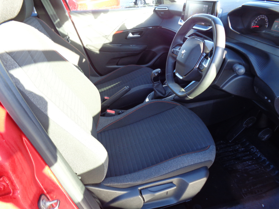 2023 Peugeot 208 - image 4