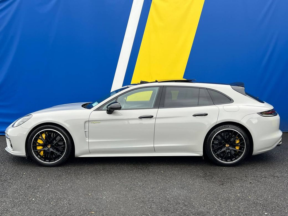 2018 Porsche Panamera - image 5