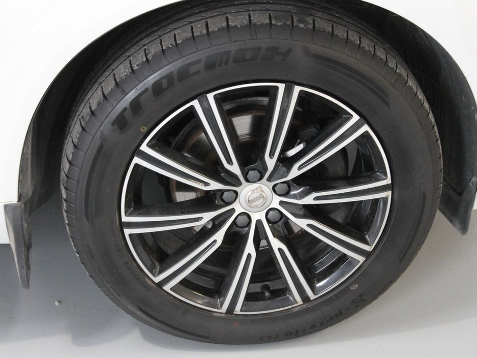 2019 Volvo XC60 - image 27