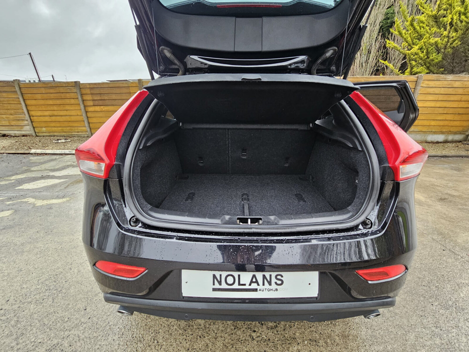 2016 Volvo V40 - image 36