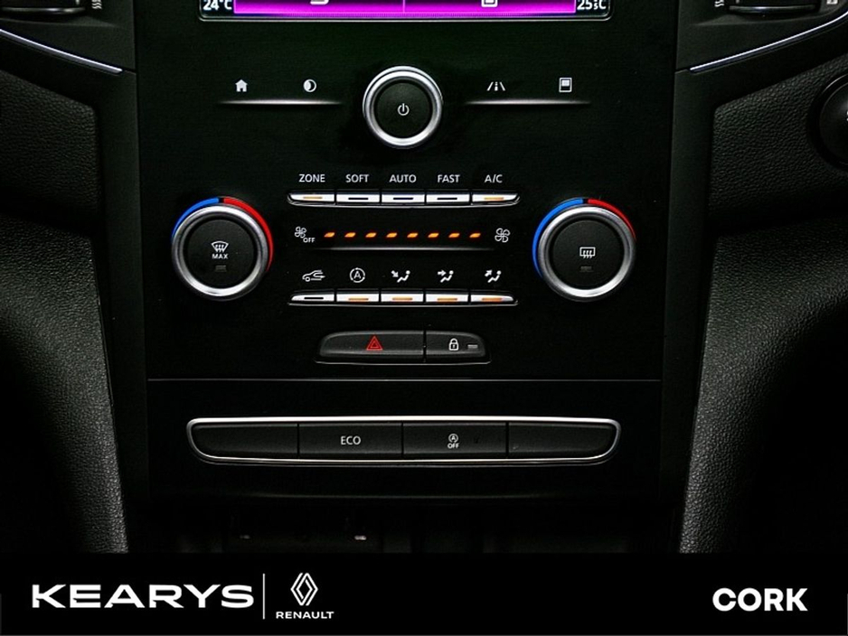 2020 Renault Megane - image 18