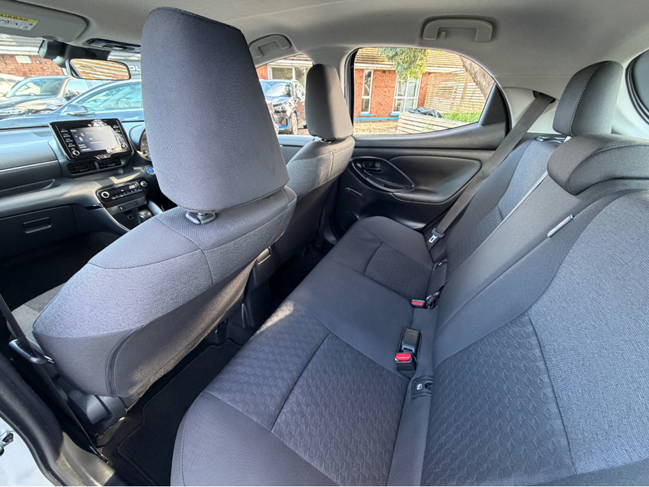 2023 Toyota Yaris - image 23