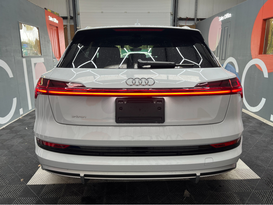 2022 Audi e-tron - image 3