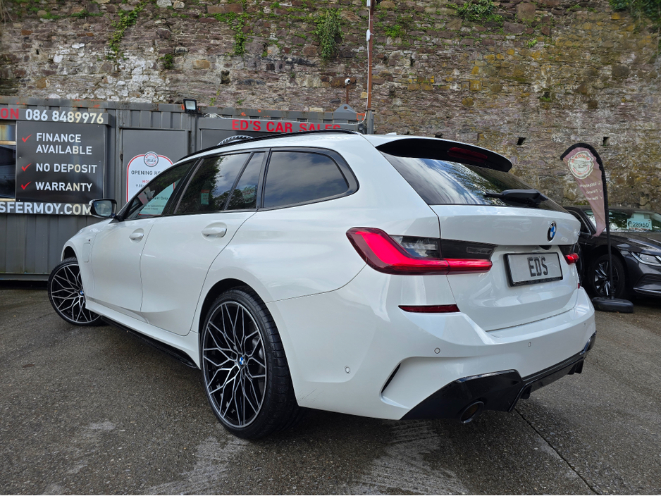 2021 BMW 3 Series - image 7